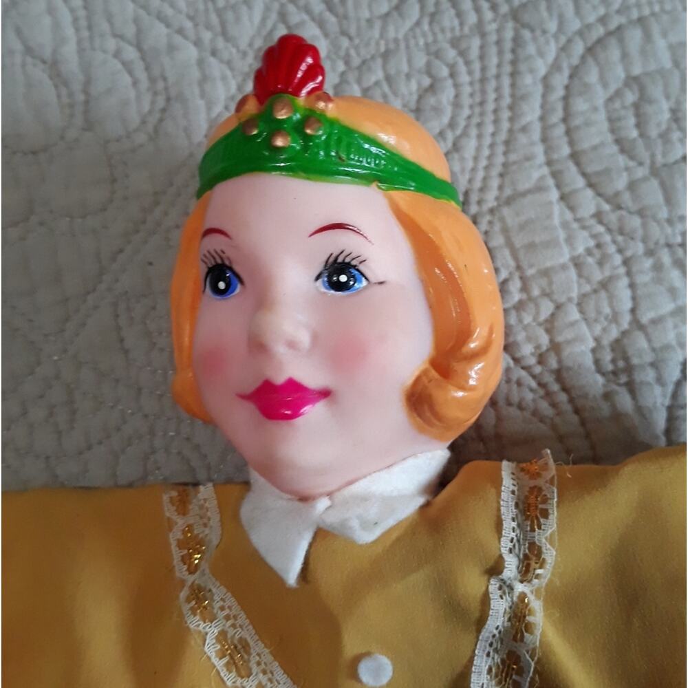Mr Rodgers Neighborhood Hand Puppets Brown Yellow Vintage Style Folk Characters - Picture 5 of 10